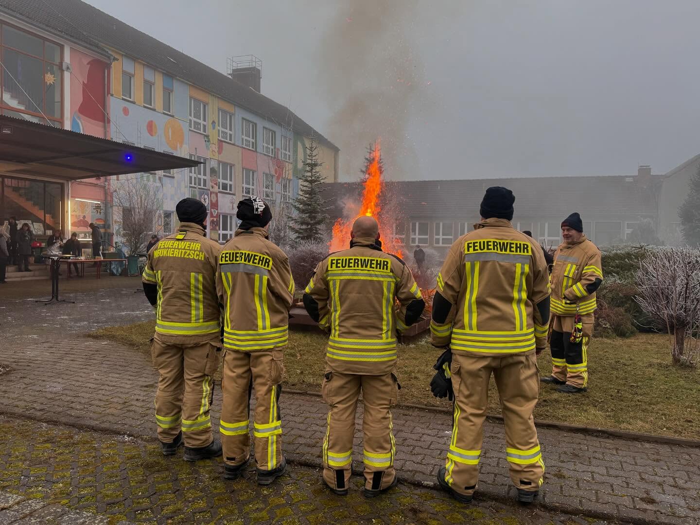 Kameradinnen und Kameraden der Feuerwehr Lobstädt